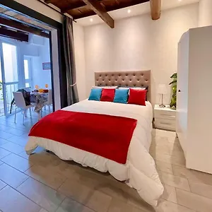 Roberto's Apartment. Piazza Santa Croce. Appartamento Firenze